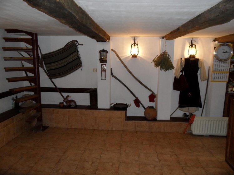 Taverne im Erdgeschoss - Blick vom Esstisch