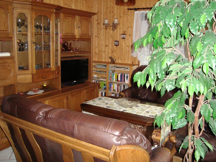 Wohnzimmer mit Fußbodenheizung und Klimaanlage