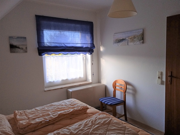 Schlafzimmer 1