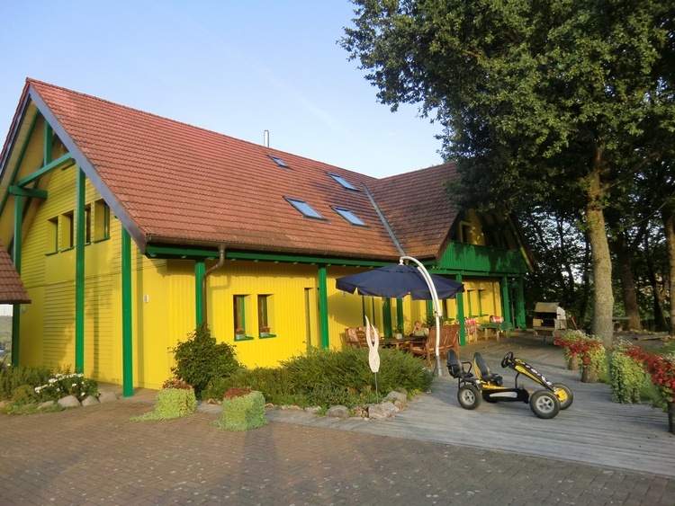 Adlerhorst-Hunsrück in der Abendsonne.