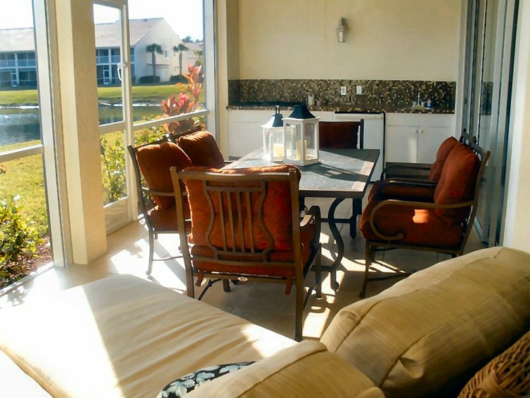 Terrasse mit Sommerküche