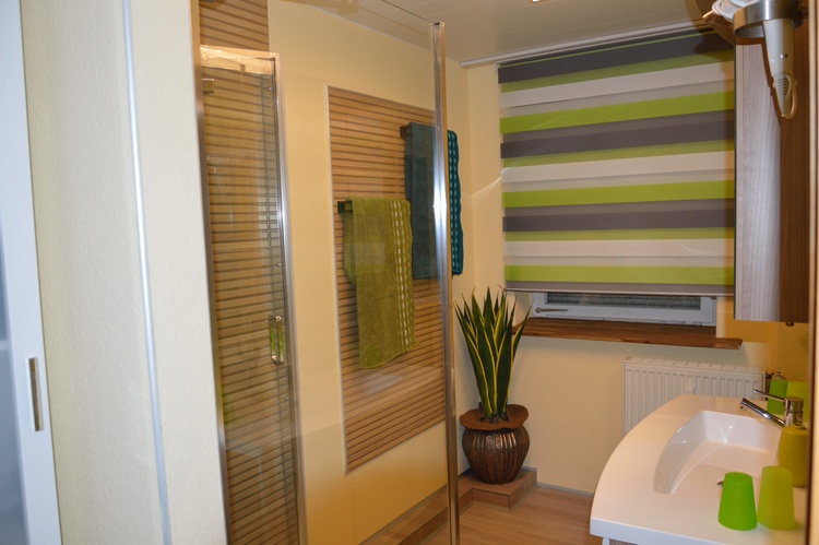 Badezimmer mit Dusche