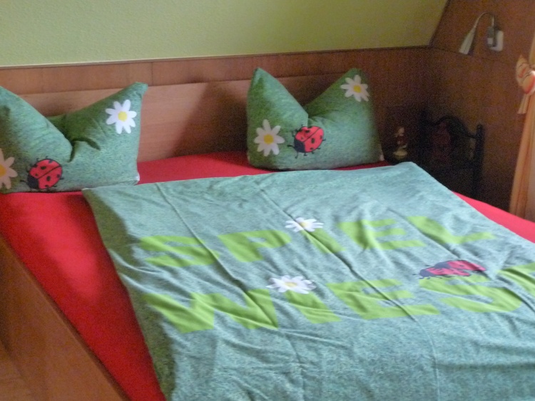 Doppelbett im Balkonzimmer-OG