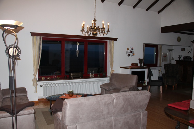 Wohnzimmer, Blickrichtung Balkon