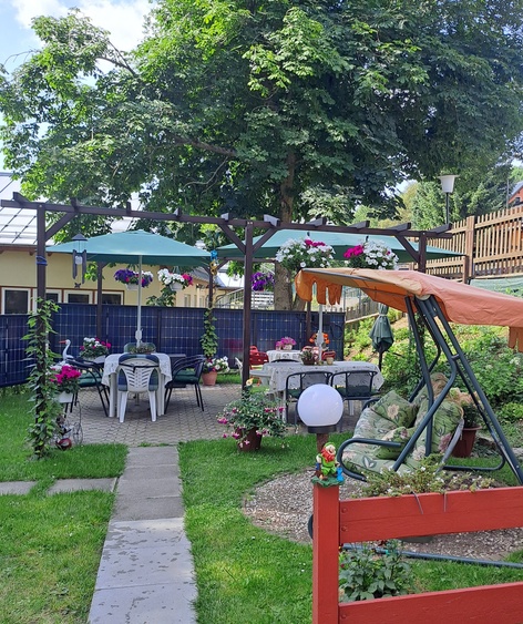 Gartenterrasse mit Hollywoodschaukel