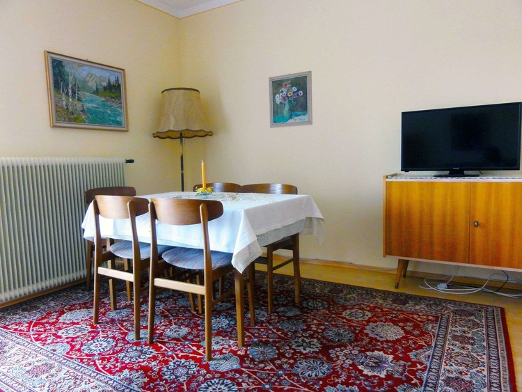 Gemütliche Essecke für bis zu 6 Personen