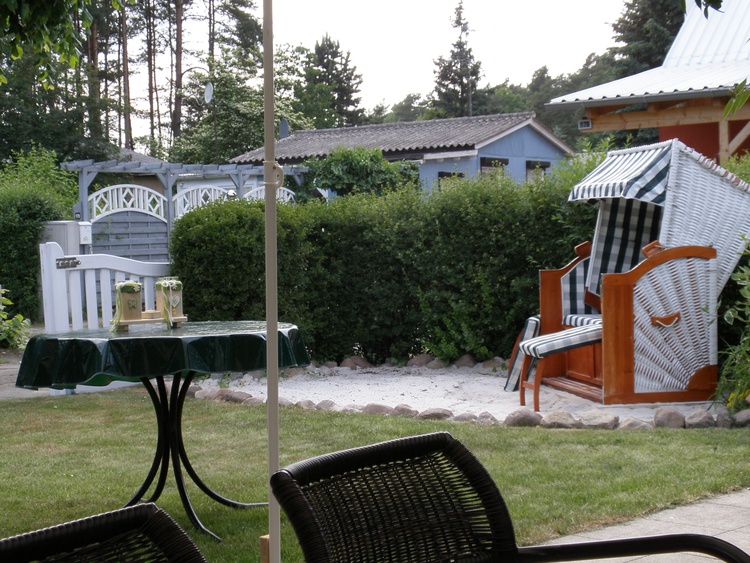 Garten mit Strandkorb