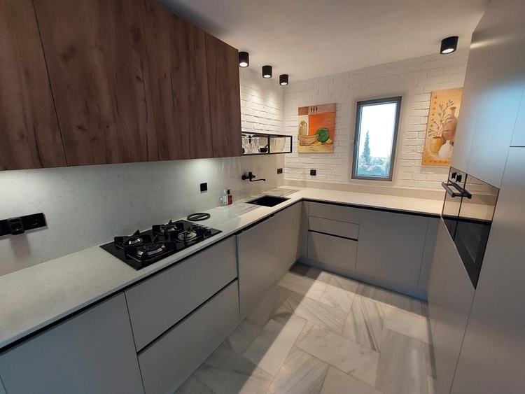 Neue, moderne Küche mit Vollausstattung