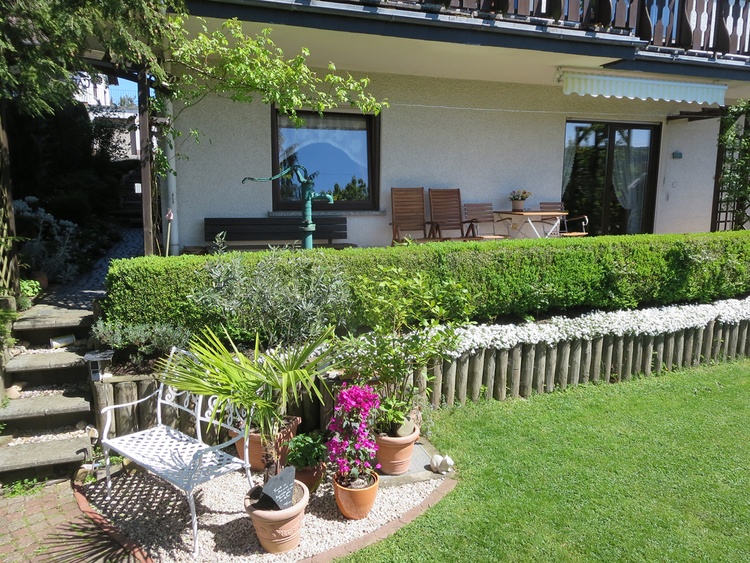Terrasse mit Gartenzugang