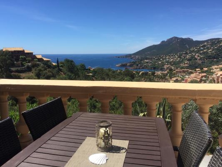 Teilausssicht vom Balkon m. Loggia