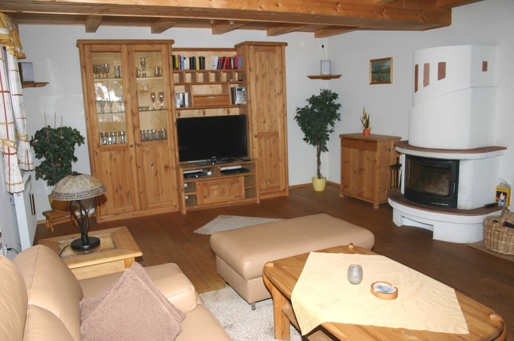 Wohnzimmer mit Kamin