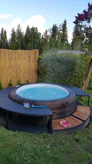 Whirlpool 40 Grad ,benützbar von April bis Oktober