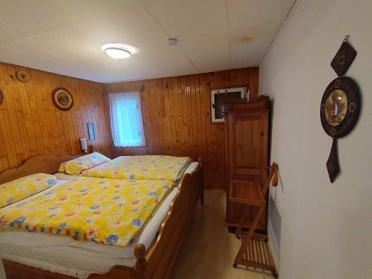 Schlafzimmer No. 1