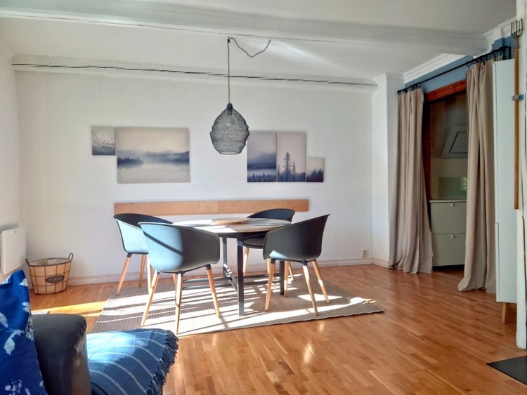 Essbereich mit Ausgang zur Terrasse