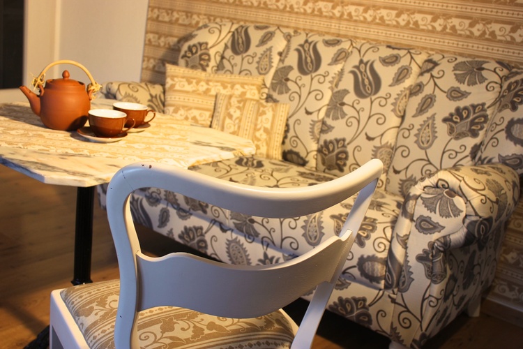 Speisen auf dem Speisesofa