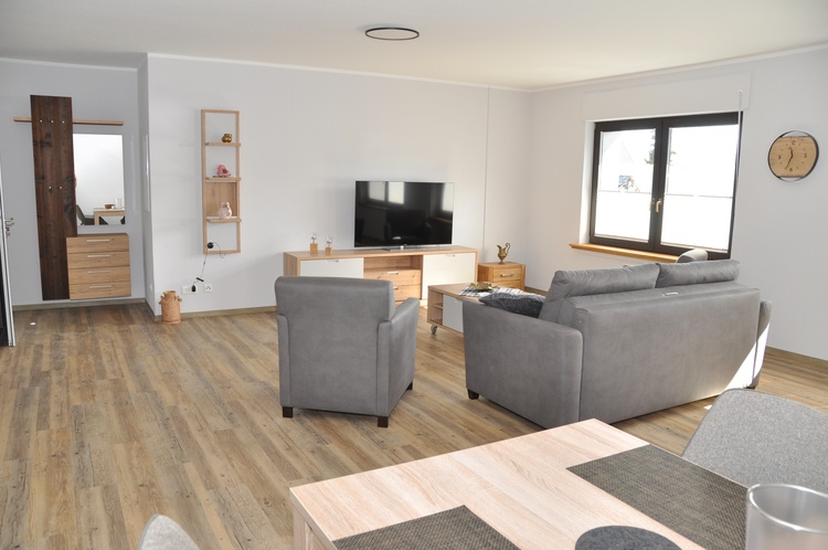 Woh- Esszimmer Wohn. 3