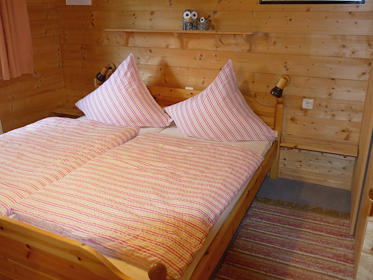 Schlafzimmer 1