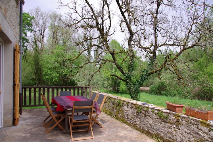 großzügige Terrasse mit Blick auf die Dordogne
