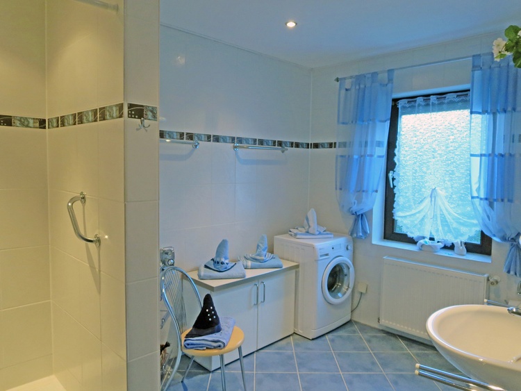 Bad mit Waschmaschine