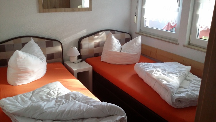 Schlafzimmer mit Einzelbetten