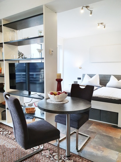 TV drehbar zum Bett hin