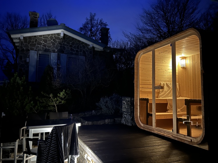 Außensauna / Outdoorsauna bei Nacht