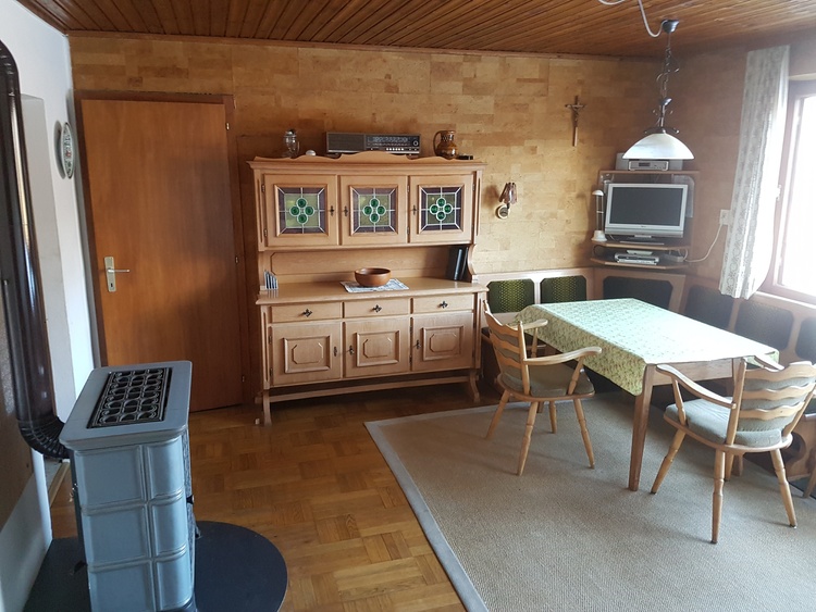 Wohnzimmer mit Kachelofen