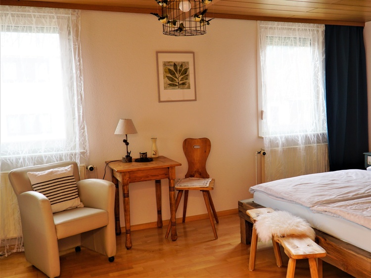 Ferienhaus am Dorfbach, Sitzplatz im Schlafzimmer