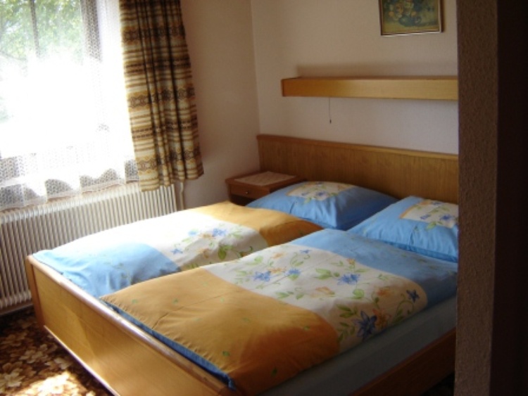 Zweibettzimmer mit Dusche und getr.WC