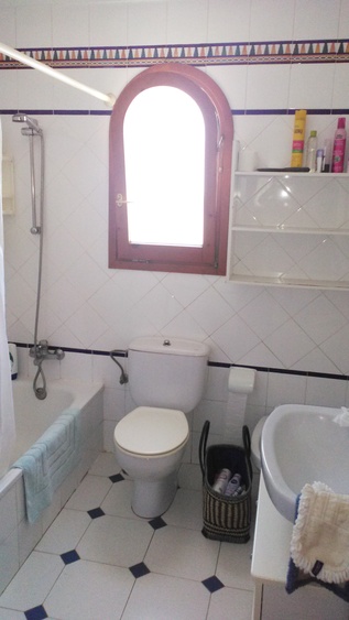 Bad mit Dusche, Bidet, Waschmaschine