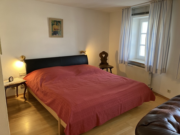 Schlafzimmer 1 (Bett 180 x 200 cm)