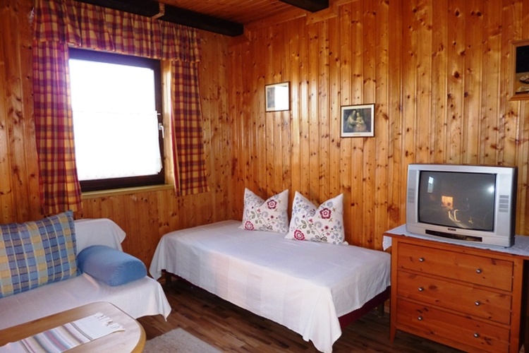 Wohnzimmer mit Schlafmöglichkeit