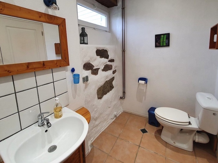 Badezimmer mit Tageslicht