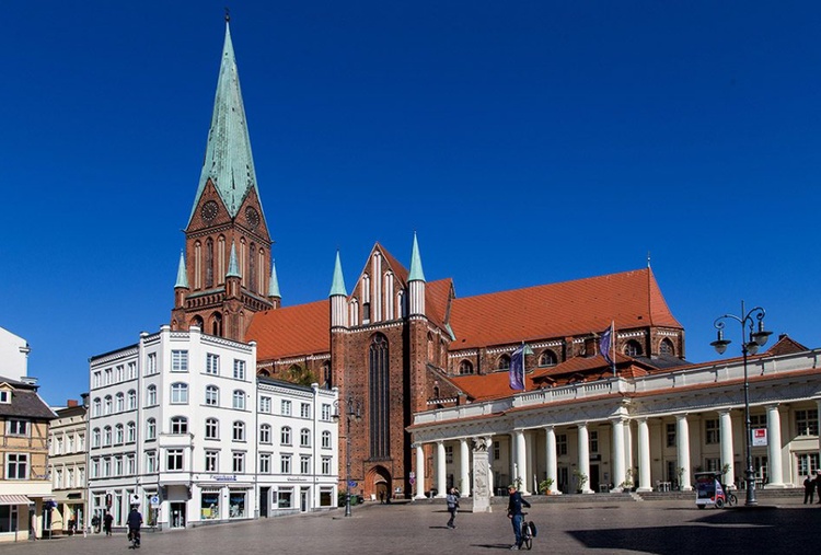 Marktplatz mit Dom in Schwerin