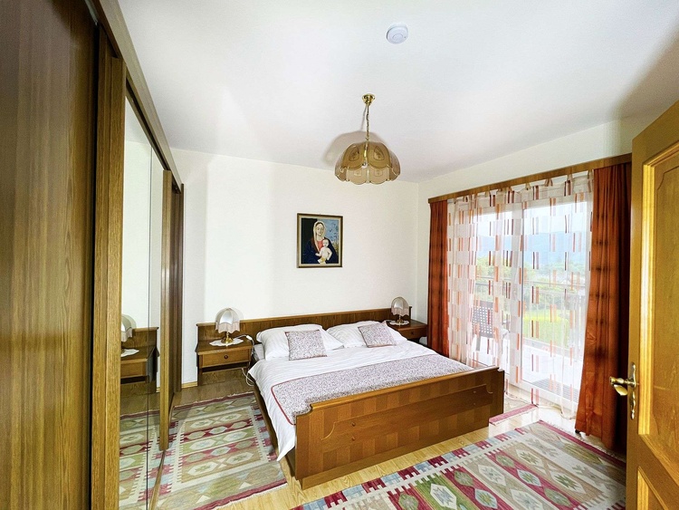 Direkt von Schlafzimmer auf den Balkon mit Seeblick