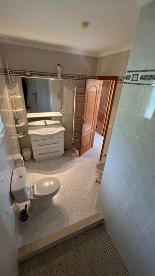 Badzimmer mit Dusche O.G.