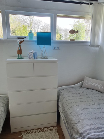 Kleine schlafzimmer mit 2 Betten