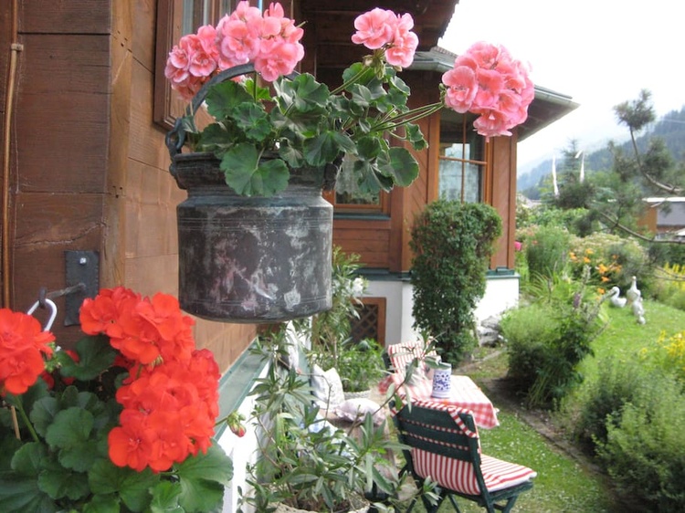Schönes Plätzchen mit Hausbank