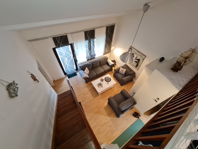 Helles Wohnzimmer mit viel Platz