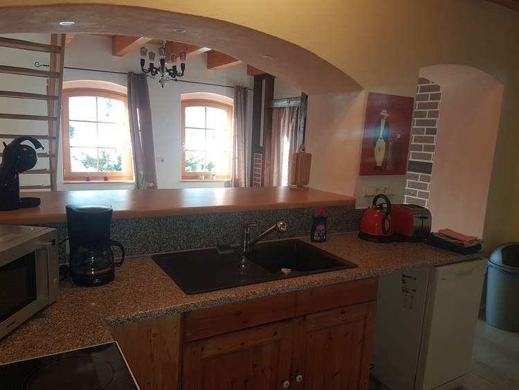 komplett ausgestattete Küche