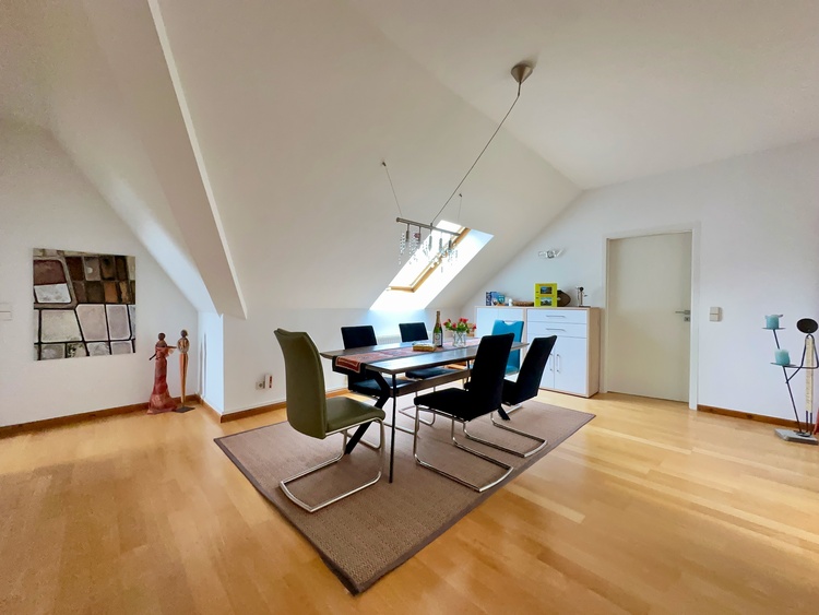 Wohndiele mit Esstisch