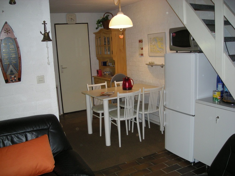 Esstisch mit 4 Stühlen