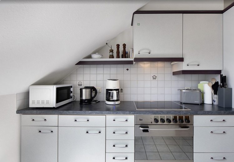 die voll ausgestattete küche