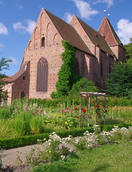 Kloster Rehna mit Klostergarten