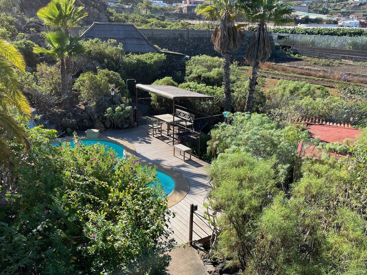 Blick zum Pool von der Treppe zum Bella Vista