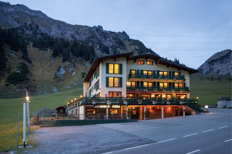Unser kleines feines Hotel Arlberg Stuben im Sommer