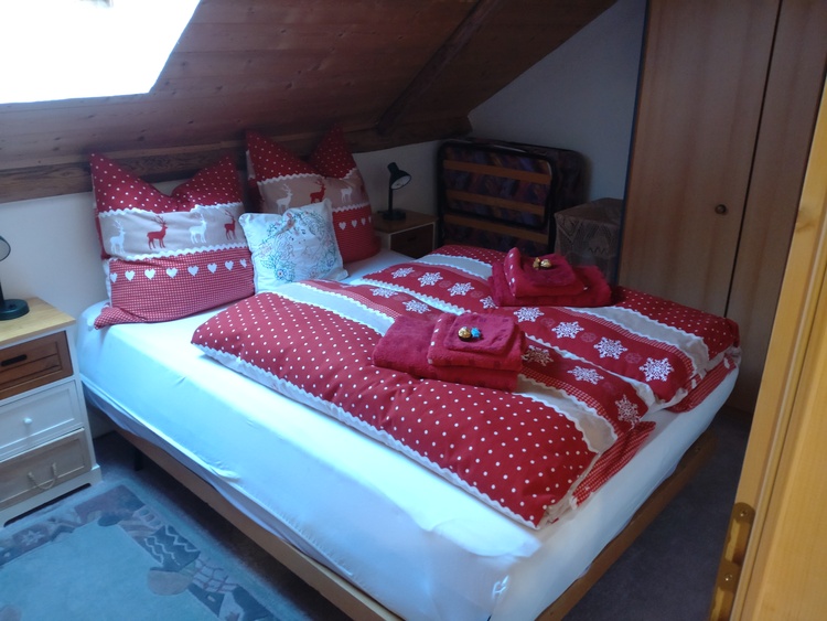 Schlafzimmer 2