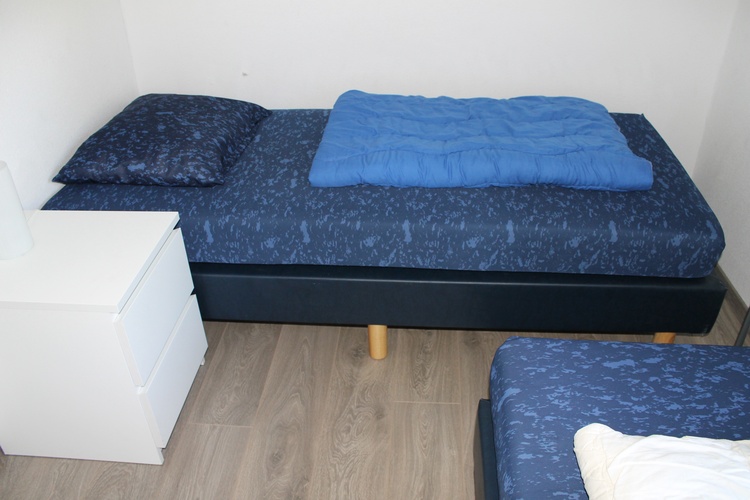 Schlafzimmer unten (2 Einzelbetten)