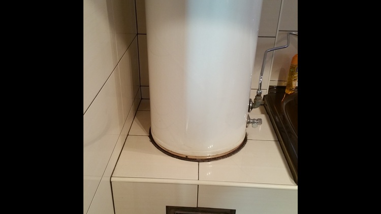 Badeofen um mit Holz das Wasser zu erwärmen