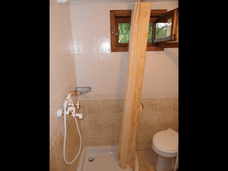 Bad und WC mit Dusche